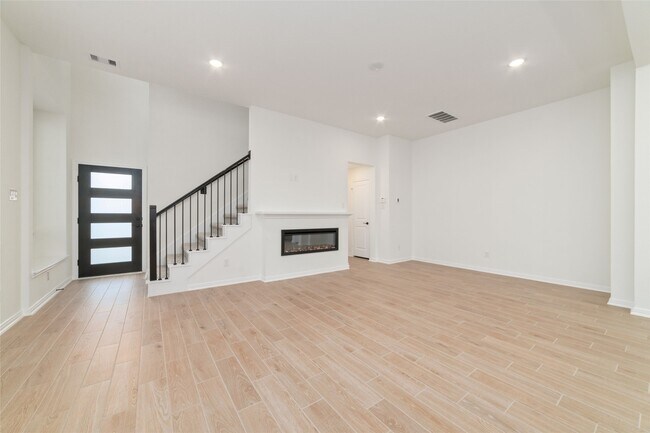 Building Photo - 135 W Coralburst Lp