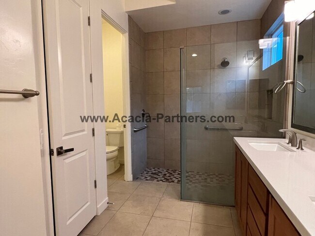 Building Photo - Four Bedroom Home in the Gated Sam Hughes neighborhood.