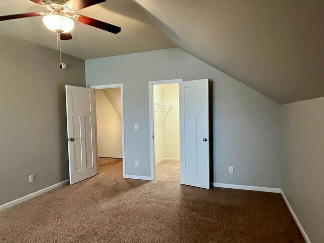 Building Photo - Deer Creek - 4BR/ 2 story/ 2500+SQFT