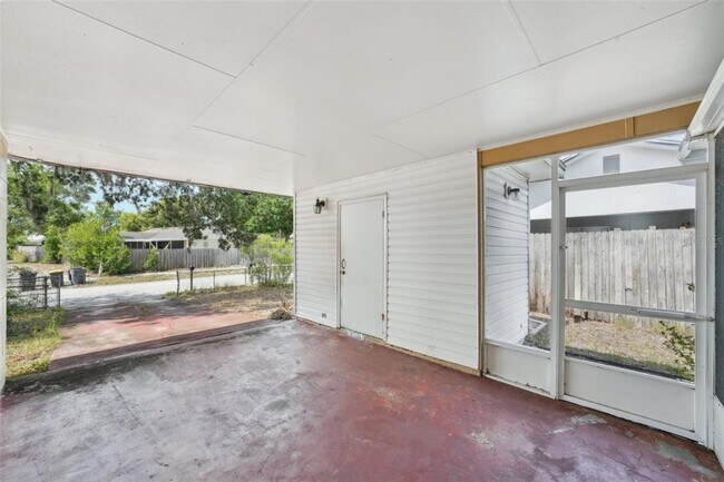 Building Photo - 503 Holt Cir