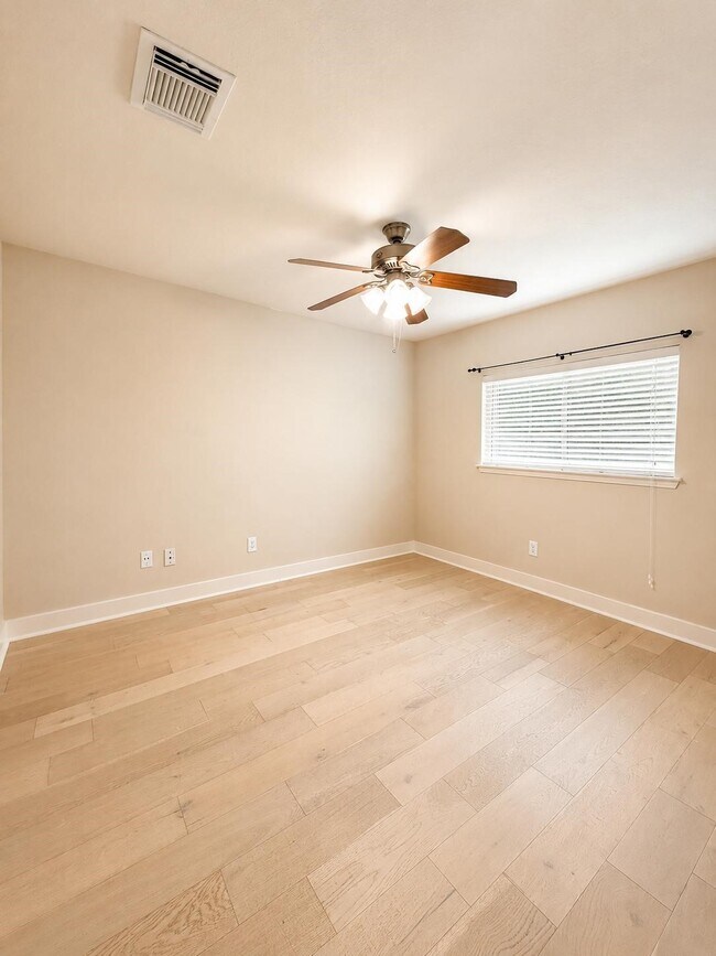 Building Photo - 6146 Settlers Lake Cir W
