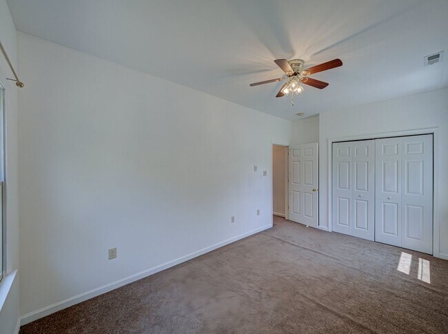 Building Photo - 756 Lakehurst Rd