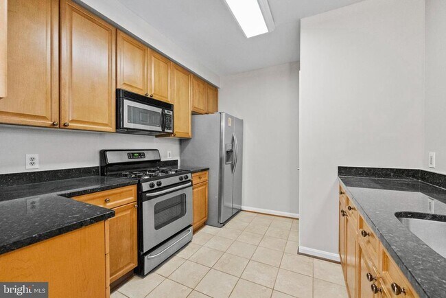 Building Photo - 801 S Greenbrier St