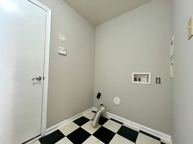 Building Photo - 6536 Matlea Ct