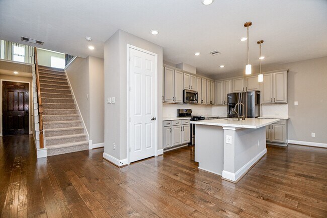 Building Photo - 8622 Cedar Plains Ln