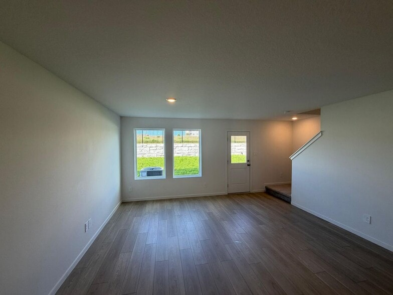 Building Photo - 824 Lynx St