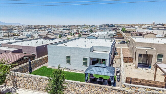 Building Photo - 12844 Haxby St