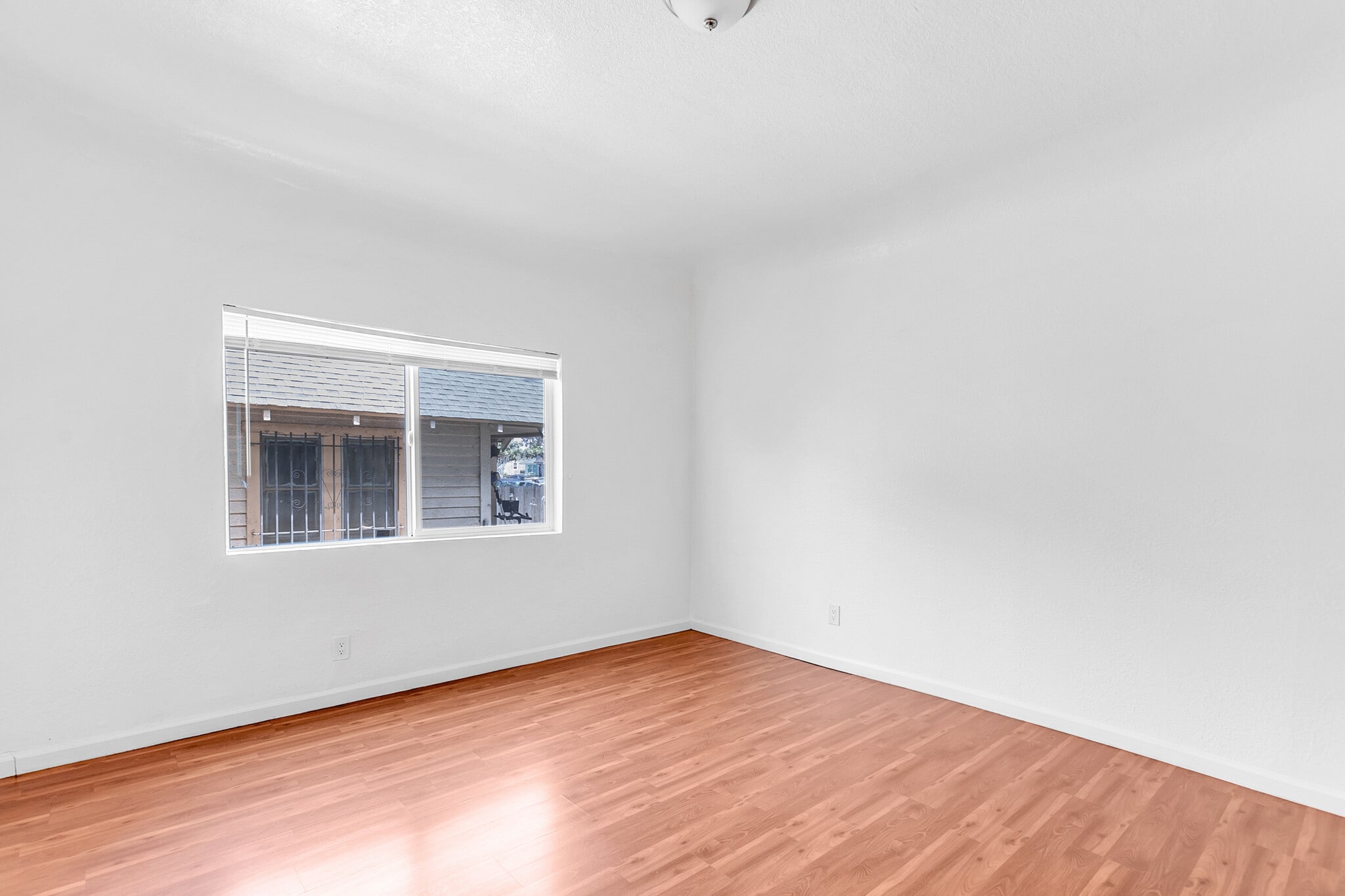 Building Photo - 321 E 84th St