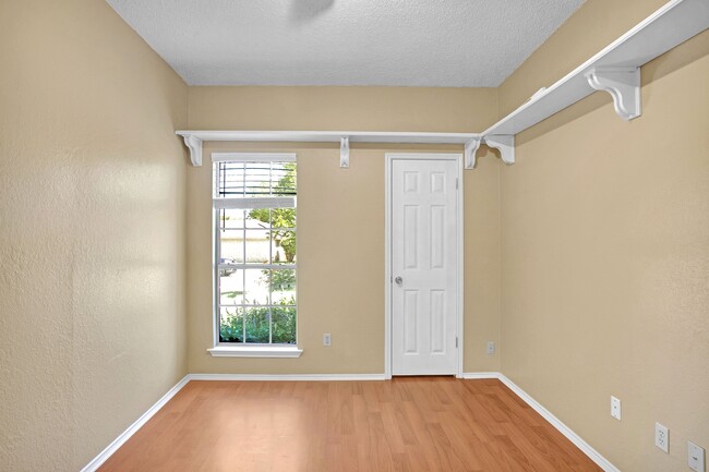 Building Photo - 16412 Framingham Cir