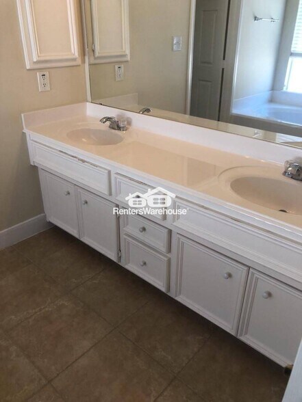 Building Photo - 4100 Blossom St