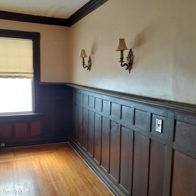 Building Photo - 3 br, 1 bath Apartment - 19-21 Beechwood Ave