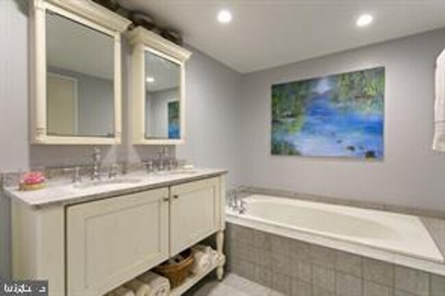 Building Photo - Bi-Level Penthouse with 3 Balconies & Delaware River Views | 3 Bed, 3 Bath | Society Hill