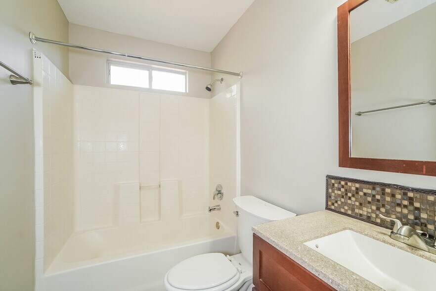 Building Photo - 21902 Willow Shadows Dr