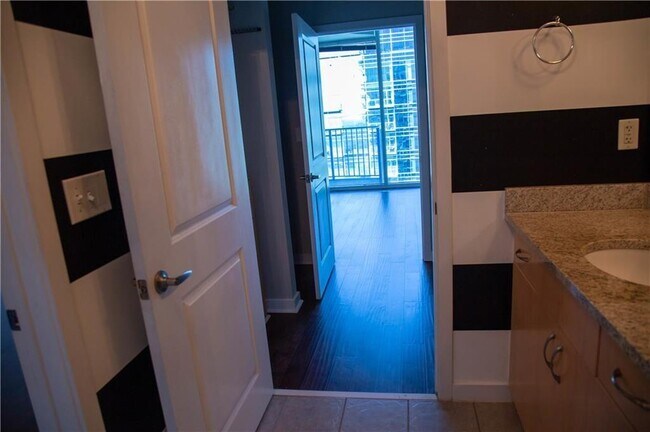 Building Photo - 400 W Peachtree St NW