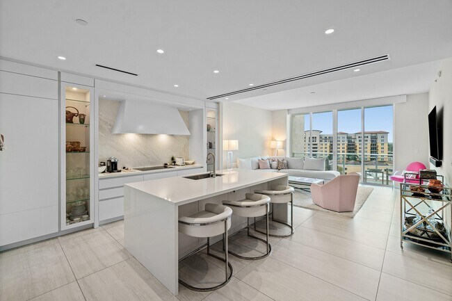 Building Photo - 200 SE Mizner Blvd