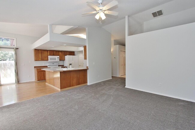 Building Photo - 12053 W Hickory Dr