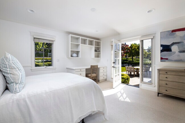 Building Photo - 743 Woodland Dr