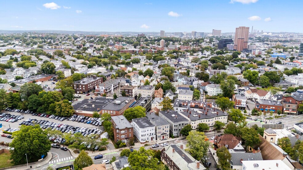 Building Photo - 1433 Cambridge St