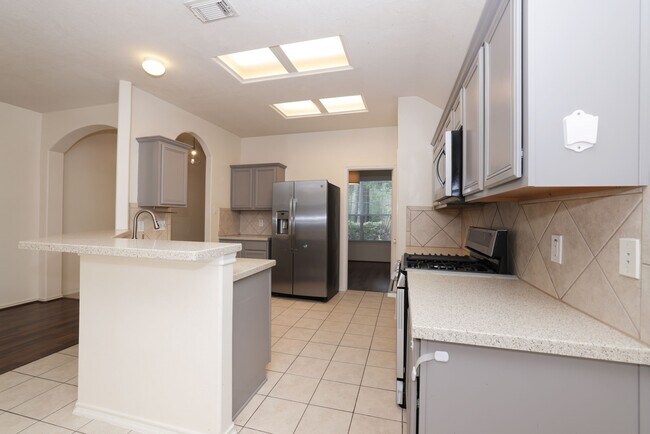Building Photo - 7 N Regan Mead Cir