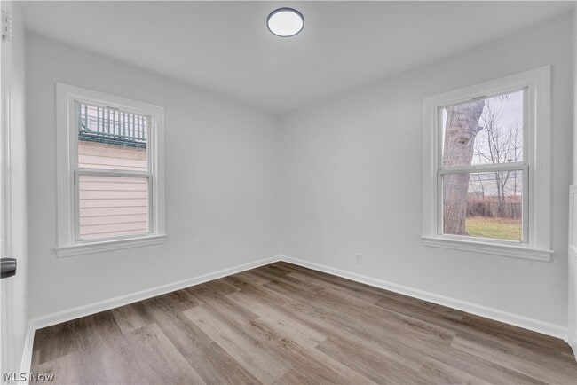 Building Photo - 1511 E 196th St