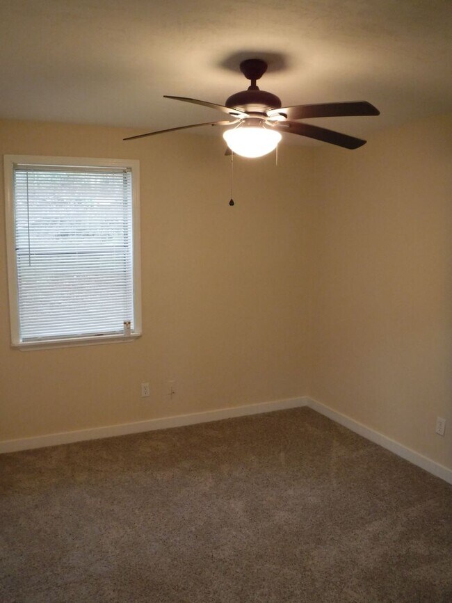 Building Photo - 2308 Sylvan Ct