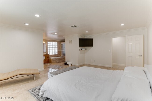 Building Photo - 2121 Rosanna St