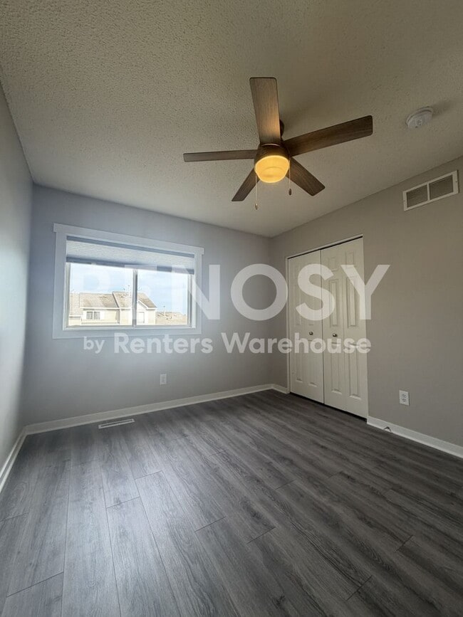 Building Photo - Available Now 3 Bedroom 2 Bath Townhouse in Woodbury