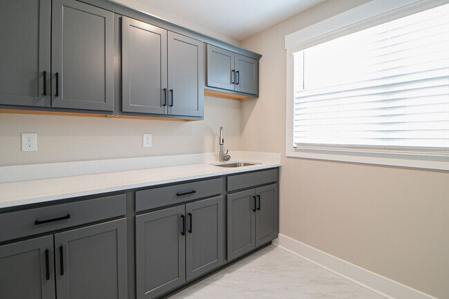Building Photo - 166 Sango Dr