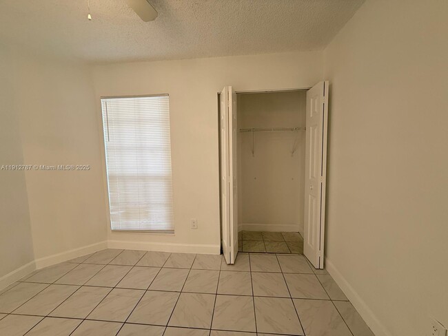 Building Photo - 3321 Ivy Way