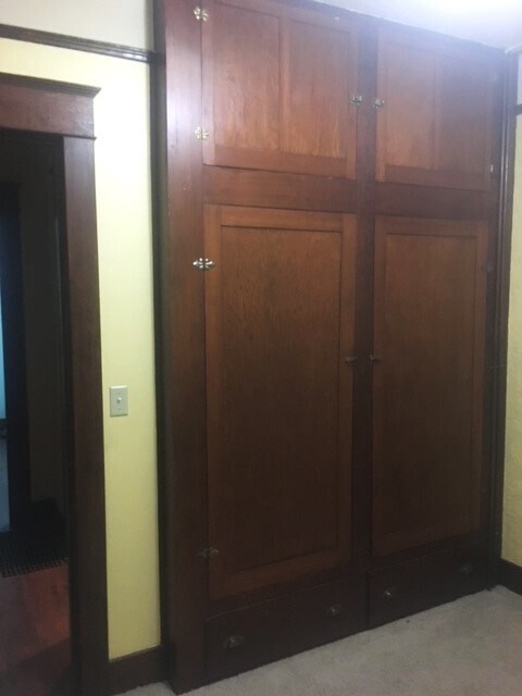 Office / BR Closet door closed - 4940 Cedar St