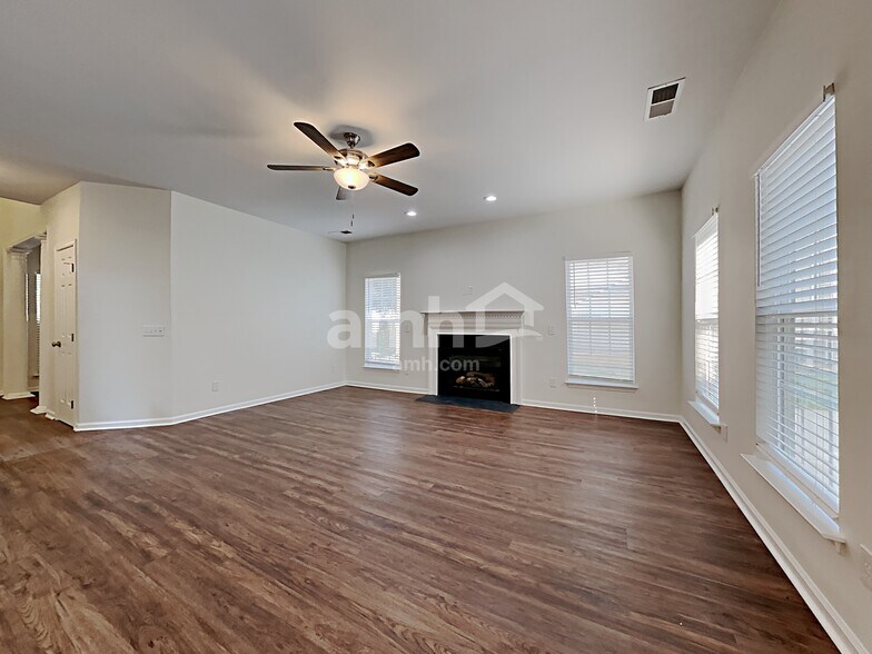 Building Photo - 10232 Meadow Crossing Ln