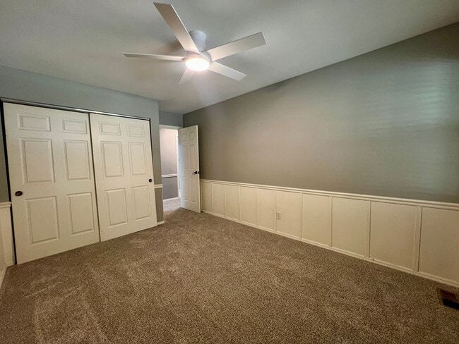 Building Photo - 1685 Lochcrest Dr