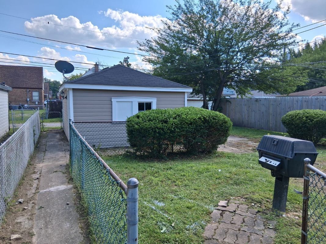 Building Photo - 27 164th Pl