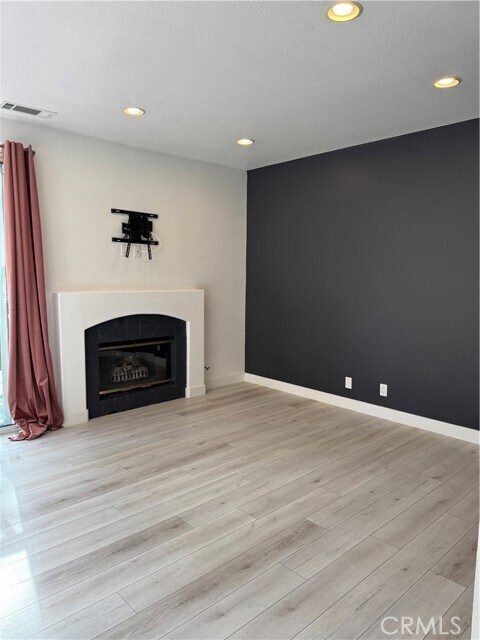 Building Photo - 5 Meadowbrook