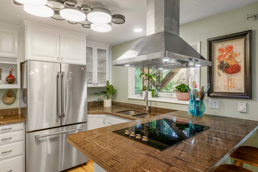 Garden Window in Kitchen - 20043 Forest Park Dr NE