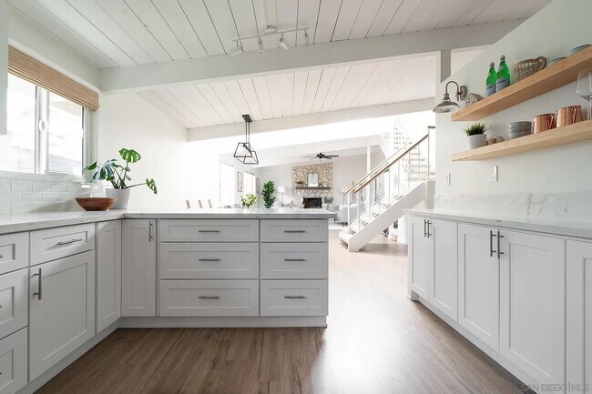 Building Photo - 5582 Baja Dr