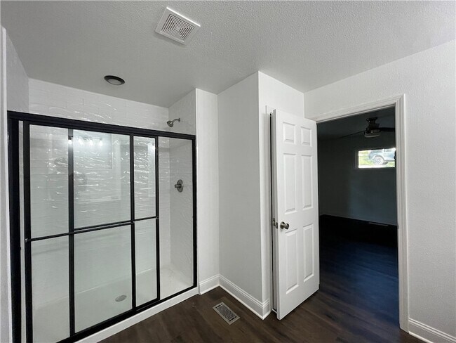 Building Photo - 42 Hope Dr