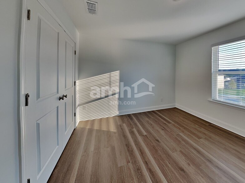 Building Photo - 1695 Soapstone Rd