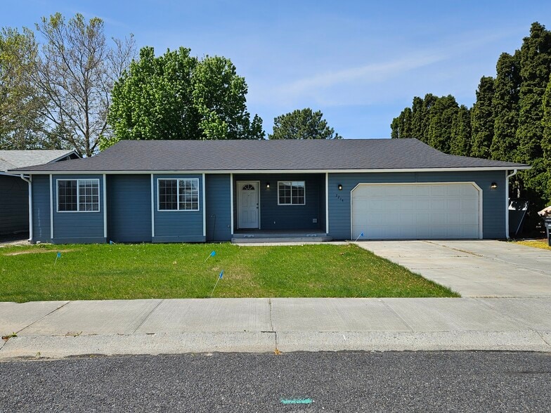 Primary Photo - 2214 Claremont Ct