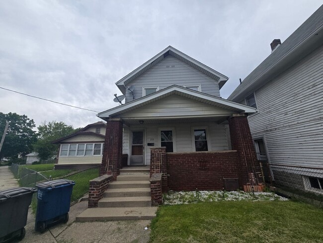 Primary Photo - 3 Bedroom House