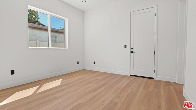 Building Photo - 10842 Peach Grove St
