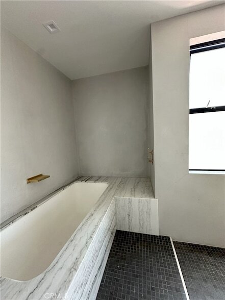 Building Photo - 230 2nd St