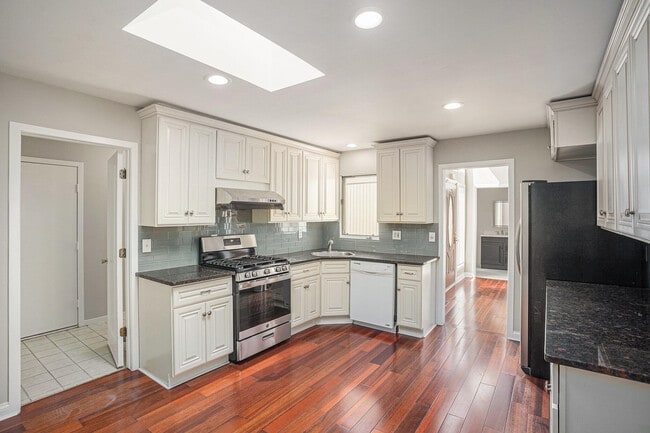 Building Photo - 36721 Tanglewood Ln