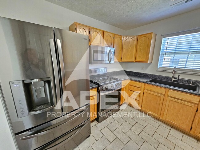 Building Photo - Beautiful 3 Bd - 2 Ba Single Family home i...