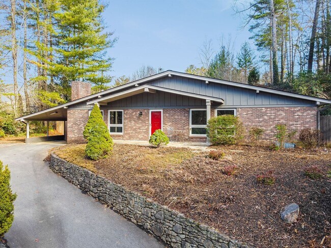 Building Photo - Updated 2-Bedroom Home in Gorgeous Woodland Hills (Landscaping Included)