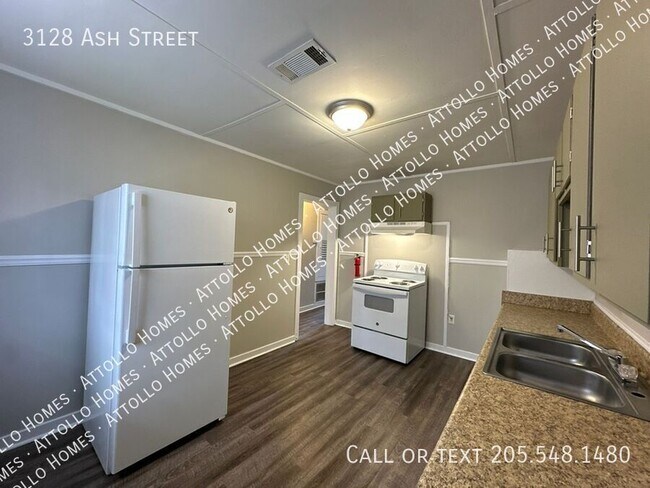 Building Photo - 3128 Ash St