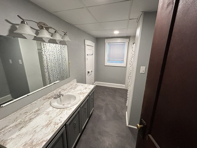 Building Photo - 406 S College Ave