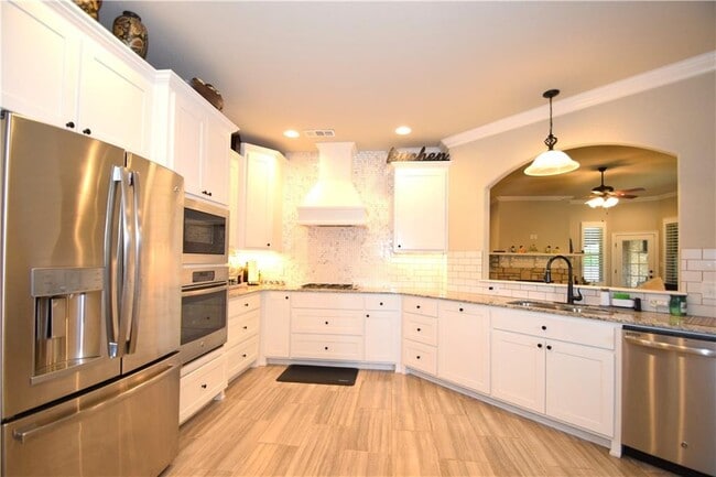 Building Photo - 5608 SW Gunstock Rd