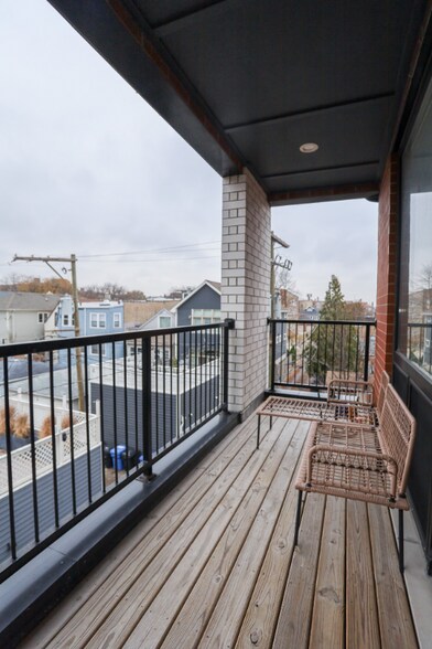 Building Photo - 2402 W Carmen Ave