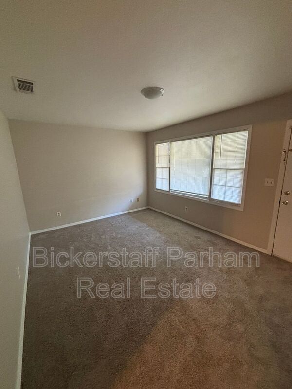 Building Photo - 6120 King William Dr